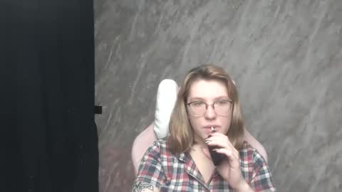 Snapshot of reginasmilee chatting on January 22, 2025, 2:15 am Regina online show from January 22, 2025, 2:15 am