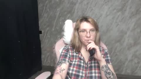 Snapshot of reginasmilee chatting on January 22, 2025, 5:26 am Regina online show from January 22, 2025, 5:26 am