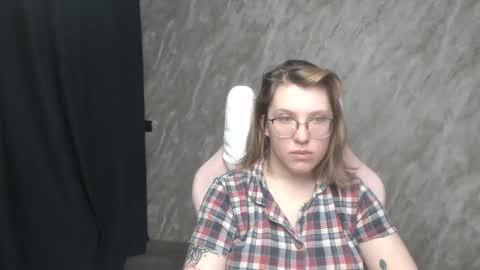 Snapshot of reginasmilee chatting on January 23, 2025, 2:23 am Regina online show from January 23, 2025, 2:23 am