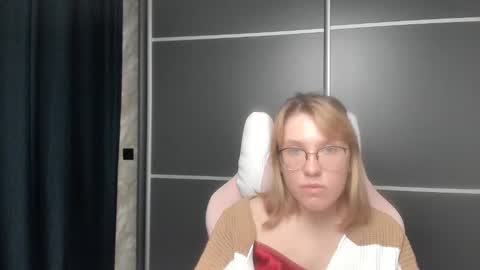 Snapshot of reginasmilee chatting on January 25, 2025, 2:14 pm Regina online show from January 25, 2025, 2:14 pm