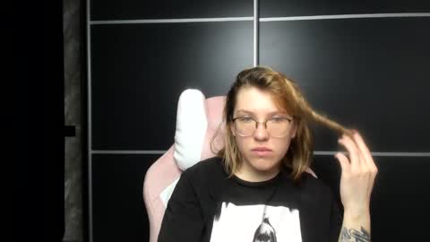 Snapshot of reginasmilee chatting on January 28, 2025, 2:00 am Regina online show from January 28, 2025, 2:00 am
