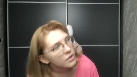 Snapshot of reginasmilee chatting on February 1, 2025, 10:26 am Regina online show from February 1, 2025, 10:26 am