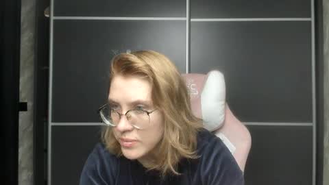 Snapshot of reginasmilee chatting on February 2, 2025, 3:07 pm Regina online show from February 2, 2025, 3:07 pm