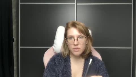 Snapshot of reginasmilee chatting on February 4, 2025, 1:16 pm Regina online show from February 4, 2025, 1:16 pm