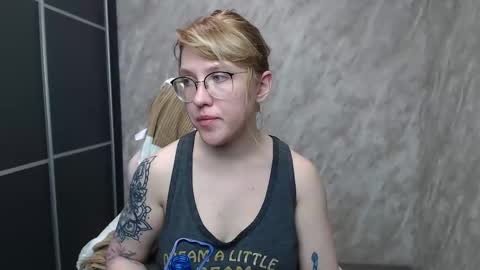Snapshot of reginasmilee chatting on February 15, 2025, 4:34 pm Regina online show from February 15, 2025, 4:34 pm