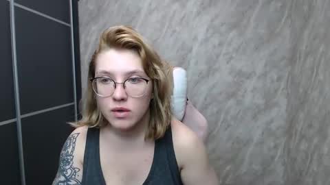 Snapshot of reginasmilee chatting on February 16, 2025, 2:43 pm Regina online show from February 16, 2025, 2:43 pm