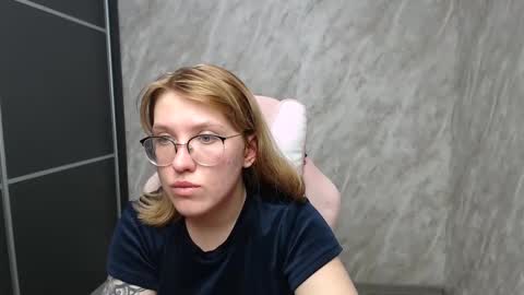 Snapshot of reginasmilee chatting on February 21, 2025, 4:48 pm Regina online show from February 21, 2025, 4:48 pm