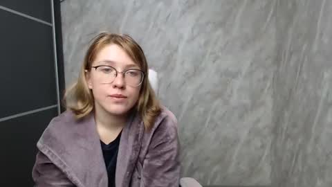 Snapshot of reginasmilee chatting on February 22, 2025, 8:07 am Regina online show from February 22, 2025, 8:07 am