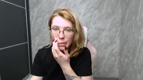 Snapshot of reginasmilee chatting on February 23, 2025, 11:44 am Regina online show from February 23, 2025, 11:44 am