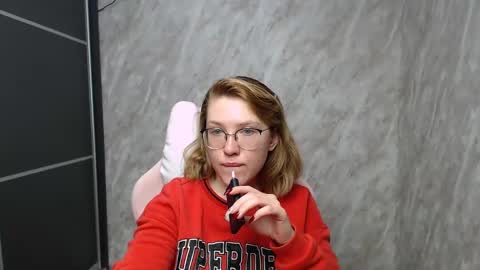 Snapshot of reginasmilee chatting on February 26, 2025, 2:48 am Regina online show from February 26, 2025, 2:48 am