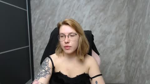 Snapshot of reginasmilee chatting on February 27, 2025, 3:04 am Regina online show from February 27, 2025, 3:04 am