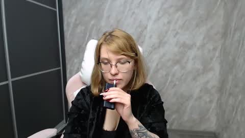 Snapshot of reginasmilee chatting on February 27, 2025, 4:21 pm Regina online show from February 27, 2025, 4:21 pm