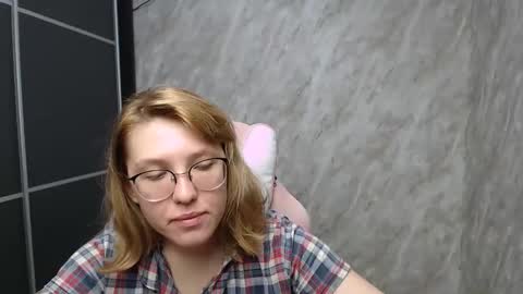 Snapshot of reginasmilee chatting on March 2, 2025, 10:35 am Regina online show from March 2, 2025, 10:35 am