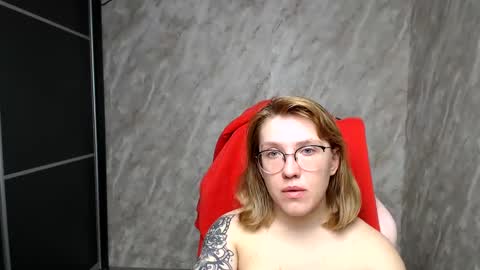 Snapshot of reginasmilee chatting on March 5, 2025, 10:33 am Regina online show from March 5, 2025, 10:33 am