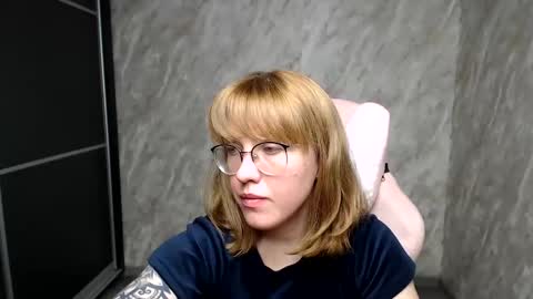 Snapshot of reginasmilee chatting on March 5, 2025, 4:57 pm Regina online show from March 5, 2025, 4:57 pm