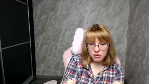 Snapshot of reginasmilee chatting on March 8, 2025, 5:59 am Regina online show from March 8, 2025, 5:59 am