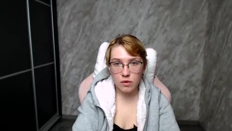 Snapshot of reginasmilee chatting on March 12, 2025, 1:40 pm Regina online show from March 12, 2025, 1:40 pm