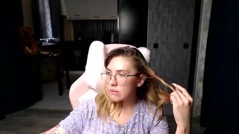 Snapshot of reginasmilee chatting on September 9, 2025, 12:15 pm Regina online show from September 9, 2025, 12:15 pm