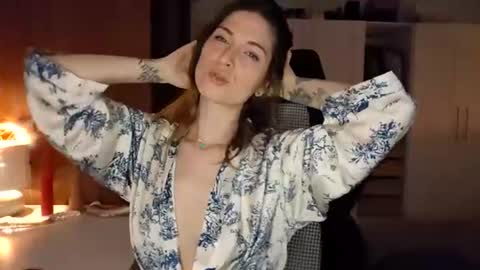 Snapshot of reileyfoxx chatting on June 16, 2026, 6:49 am Reiley online show from June 16, 2026, 6:49 am