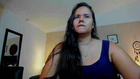 Snapshot of reina_loren chatting on September 28, 2025, 10:04 pm reina_loren online show from September 28, 2025, 10:04 pm