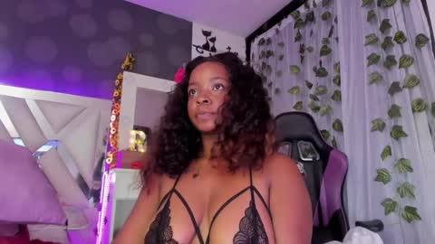 Snapshot of reina_love2 chatting on February 23, 2025, 3:29 pm Reina online show from February 23, 2025, 3:29 pm