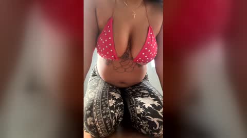 reinaassss online show from December 22, 2025, 8:28 pm