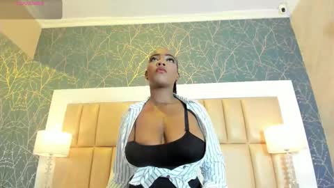 Snapshot of reinamiah chatting on October 10, 2025, 4:11 am Miah online show from October 10, 2025, 4:11 am