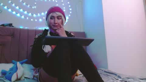 reiv_femboy online show from March 22, 2026, 5:33 am