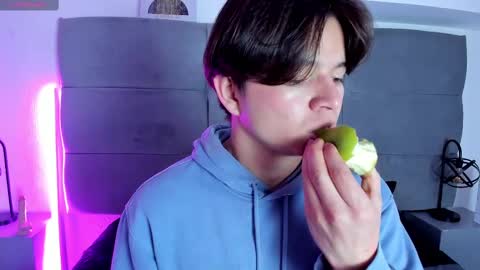 RemiBlythe online show from February 23, 2025, 1:32 pm