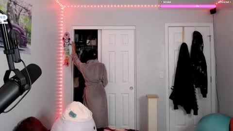 remidarklace online show from February 4, 2025, 11:59 pm