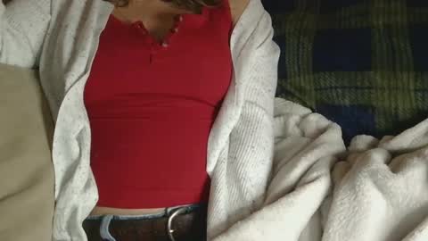 Snapshot of remote_couch chatting on October 9, 2025, 4:27 pm remote_couch online show from October 9, 2025, 4:27 pm