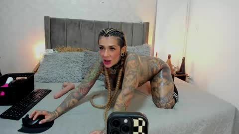 Laura online show from June 6, 2026, 8:24 pm