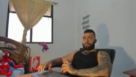 Snapshot of remy_sten chatting on December 18, 2024, 10:13 pm Rmy Steen online show from December 18, 2024, 10:13 pm