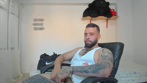 Snapshot of remy_sten chatting on January 29, 2025, 9:39 pm Rmy Steen online show from January 29, 2025, 9:39 pm
