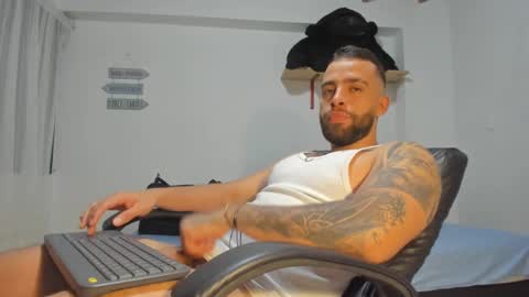Snapshot of remy_sten chatting on February 12, 2025, 11:51 pm Rmy Steen online show from February 12, 2025, 11:51 pm