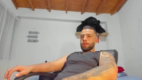 Snapshot of remy_sten chatting on February 13, 2025, 11:37 pm Rmy Steen online show from February 13, 2025, 11:37 pm