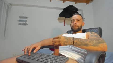 Snapshot of remy_sten chatting on February 21, 2025, 12:27 am Rmy Steen online show from February 21, 2025, 12:27 am