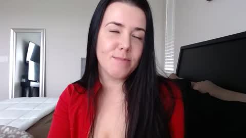 Bella Lively online show from December 18, 2025, 7:53 pm