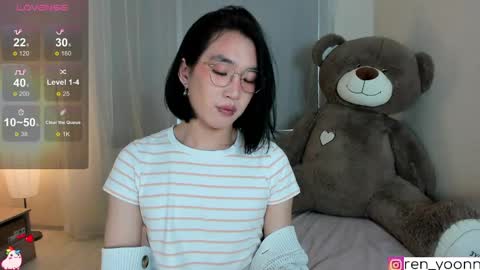 Snapshot of ren_yoonn chatting on April 28, 2026, 9:25 am Ren online show from April 28, 2026, 9:25 am