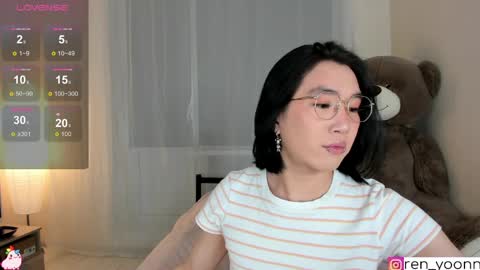 Snapshot of ren_yoonn chatting on May 4, 2026, 4:41 am Ren online show from May 4, 2026, 4:41 am