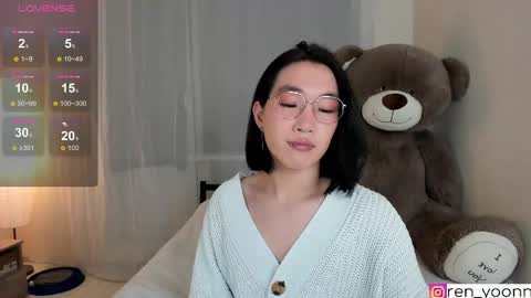 Snapshot of ren_yoonn chatting on May 11, 2026, 12:38 am Ren online show from May 11, 2026, 12:38 am
