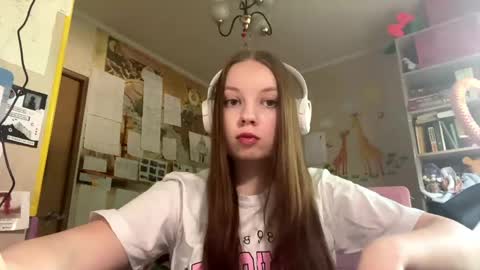 Snapshot of renaeorabuena chatting on June 4, 2026, 8:20 am Annabel online show from June 4, 2026, 8:20 am