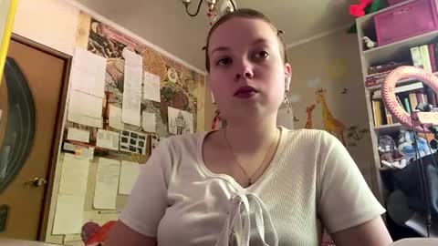 Snapshot of renaeorabuena chatting on June 10, 2026, 7:18 am Annabel online show from June 10, 2026, 7:18 am