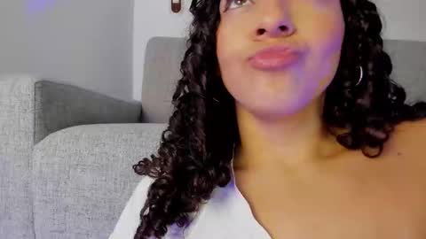 Renata 3 online show from February 18, 2025, 2:49 pm