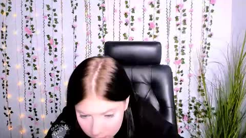renata_sweety online show from September 9, 2025, 6:02 am