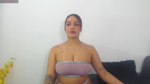 renatabrownn28 online show from April 25, 2026, 1:41 pm
