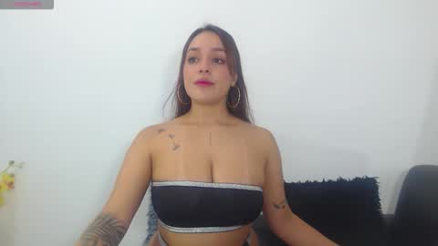 renatabrownn28 online show from May 1, 2026, 5:56 am