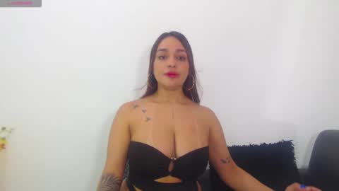 renatabrownn28 online show from May 6, 2026, 7:30 pm