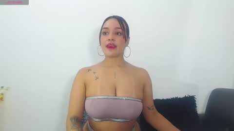 renatabrownn28 online show from May 8, 2026, 8:41 am