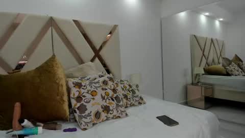 Snapshot of renatacox chatting on June 19, 2026, 10:02 pm Renata online show from June 19, 2026, 10:02 pm